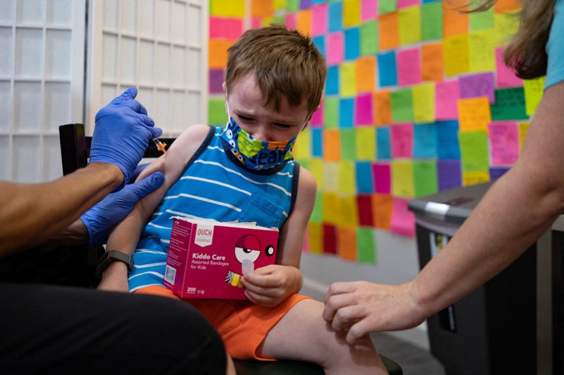 美国政府将自本周起为6个月以上、5岁以下的婴幼儿施打新冠疫苗。路透(photo:UDN)