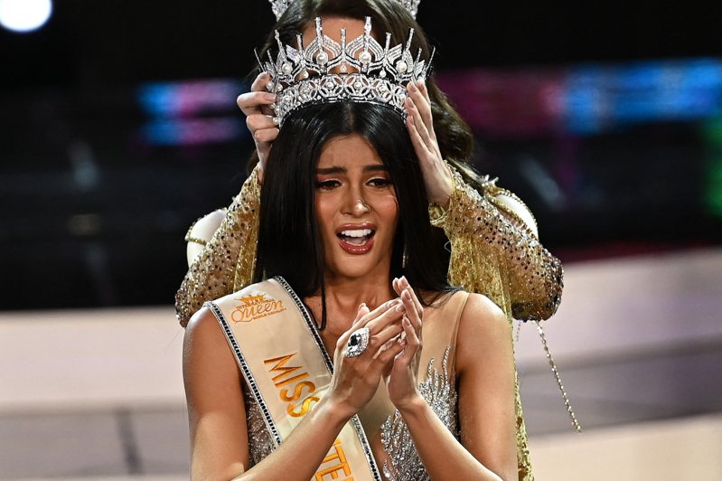 今年国际跨性别选美比赛国际皇后小姐由菲律宾佳丽拉维纳夺得后冠。法新社(photo:UDN)