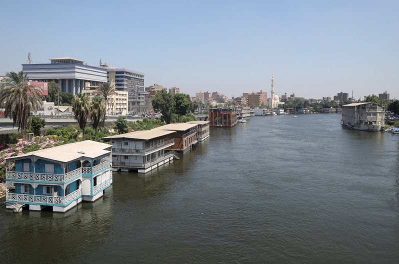 埃及开罗的水上房屋群，正面临拖走拆卸的命运。 路透社(photo:UDN)
