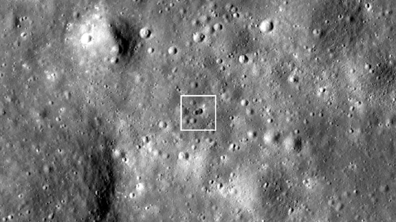 今日美国报报导，「神秘火箭箭体」3月4日撞上月球后，现场出现一个超过约27.4公尺宽的「双撞击坑」，正令科学家们感到困惑不已。照片翻摄：NASA/Goddard/Arizona State University(photo:UDN)