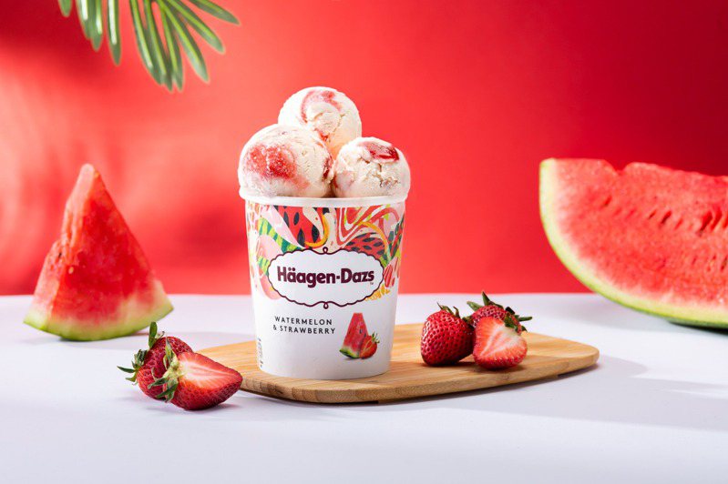 哈根達斯本季新推出「西瓜草莓冰淇淋」，杯裝359元。圖／哈根達斯提供