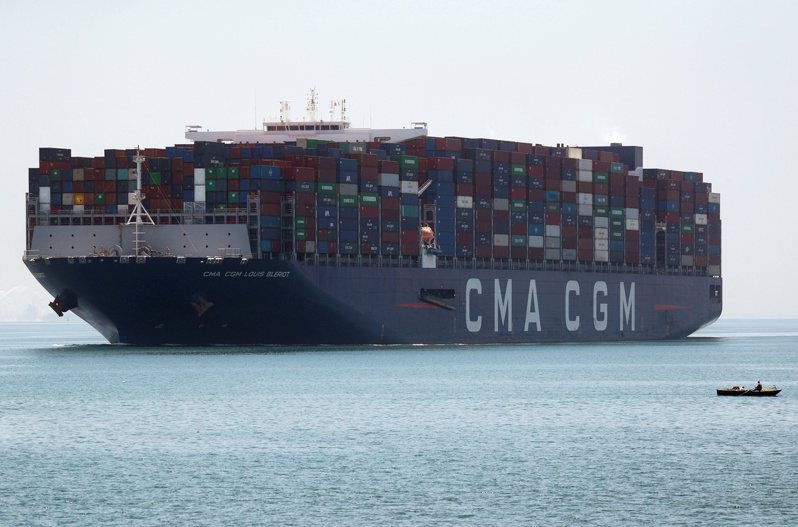 埃及苏伊士运河管理局（Suez Canal Authority）今天宣布上个财政年度船只通行费收入高达70亿美元，改写年度营收纪录。 路透社(photo:UDN)