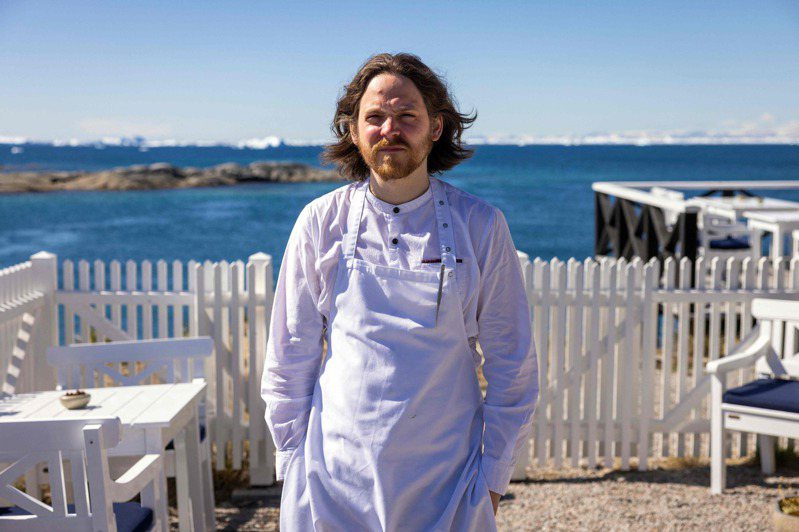 米其林二星餐厅KOKS上月从法罗群岛搬迁至更北边、人口仅50人的格陵兰伊利马纳克。30岁的主厨基斯卡希望他位于偏远格陵兰、远在北极圈之上的餐厅值得顾客一游。 法新社(photo:UDN)