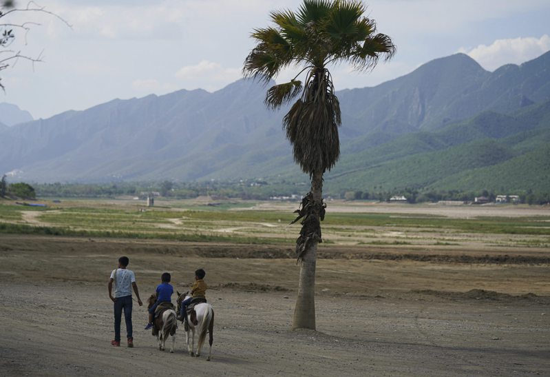 墨西哥宣布进入干旱紧急状态，此举让有关当局能够採取特别措施，借以保障受灾严重地区的用水供应。美联社(photo:UDN)