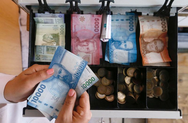 智利央行计划斥资250亿美元为国币护盘，激励智利披索15日对美元飙升逾7%，升幅为40年来最大。图／路透(photo:UDN)