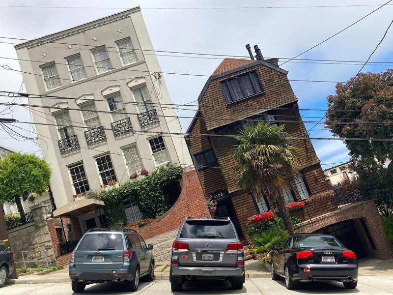 旧金山有一条斜率高达31.%的街道，堪称是西半球最陡的城市街道才算是「血统最纯正的」。 图撷自(photo:UDN)