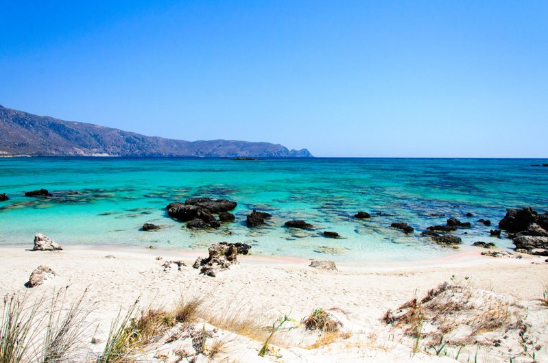 希腊克里特岛海滩以粉红沙滩最为知名。图／ingimage(photo:UDN)
