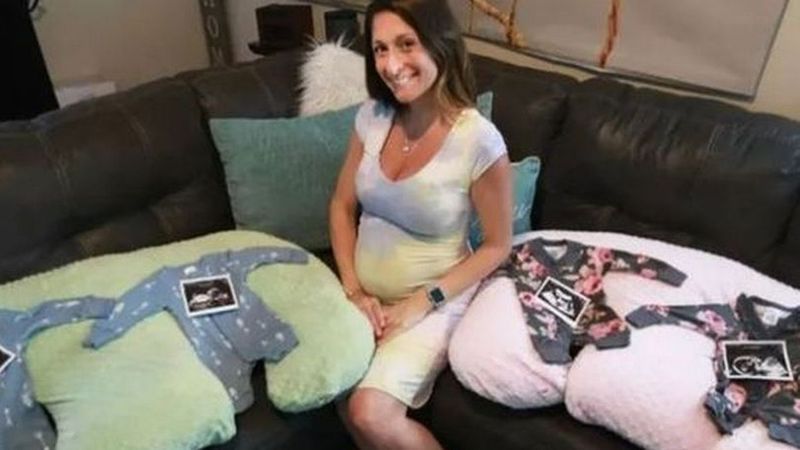 35岁的艾舍莉（Ashley Ness）过去一直有生育问题，不过最近她在剖腹产下两对双胞胎，共4个孩子，分别为两女两男。图撷自(photo:UDN)