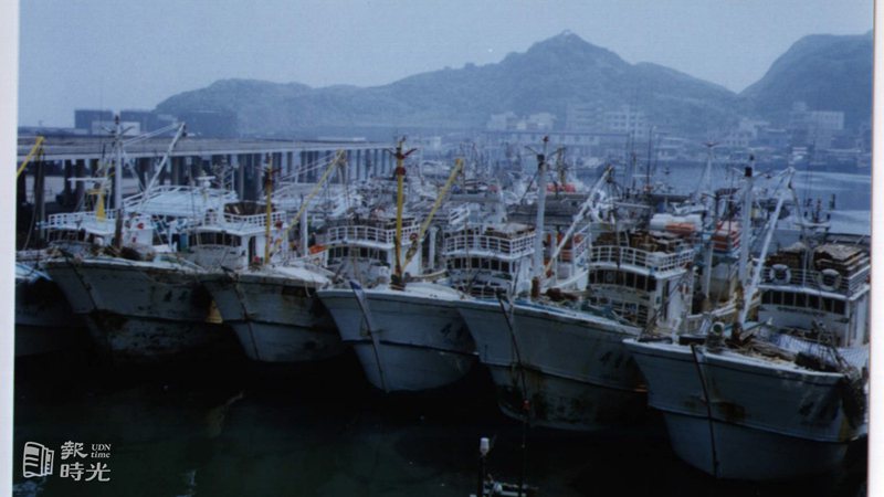 受中共試射導彈和費依颱風影響，基隆八斗子漁港停靠許多漁船。圖＼聯合報資料照（1995/07/21　陸克毅 攝影）