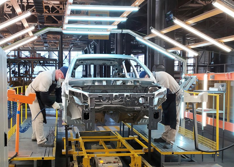 俄罗斯汽车制造商Avtovaz本月提供伊热夫斯克厂的劳工一次性离职金，让他们另找工作。路透(photo:UDN)