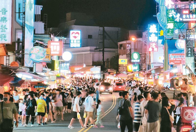 一位網友和女友去了六天五夜的環島之旅，花了快三萬元，怨「在台灣旅遊為什麼這麼貴？」。本報資料照片