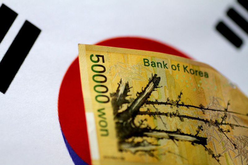 受美元走强及中国景气迟滞影响，南韩外汇市场预估美元兑韩元汇率今年内可能冲上1400韩元关卡。 路透社(photo:UDN)