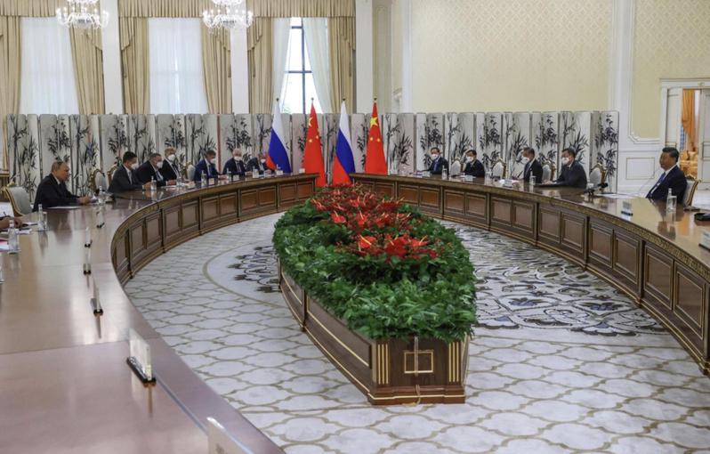 习近平周四（15日）在乌兹别克撒马尔罕举办的上海合作组织峰会期间，与俄罗斯总统普京会晤，是俄乌战争爆发以来，两人首次面对面对话。（俄罗斯卫星通讯社）(photo:UDN)