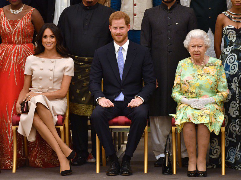 哈利与梅根2020年退出王室，对女王（右）是一大打击；图为2018年合影。（法新社）(photo:UDN)