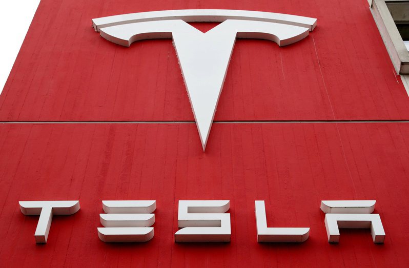 特斯拉（Tesla）执行长马斯克21日在推特宣布，特斯拉全自动辅助驾驶（FSD）在北美售价将大涨25%，到15,000美元。（路透）(photo:UDN)