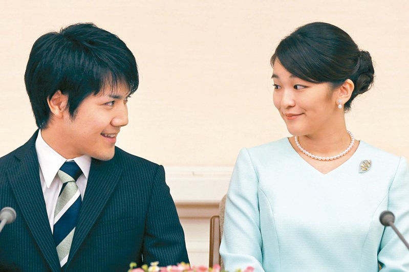 真子公主（右）毅然嫁给小室圭。（美联社）(photo:UDN)