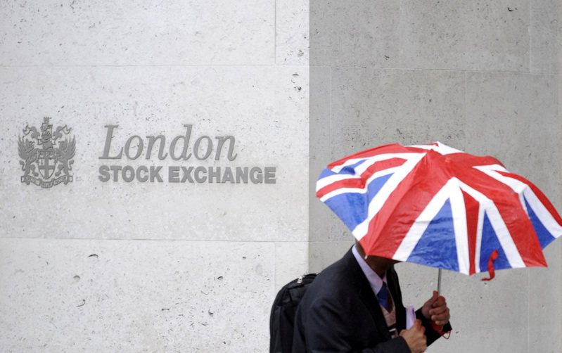 今年来，英国富时100指数下跌7%，与泛欧股价指数Stoxx 600同时期跌幅深达19%相比，表现相对出色。图／路透(photo:UDN)