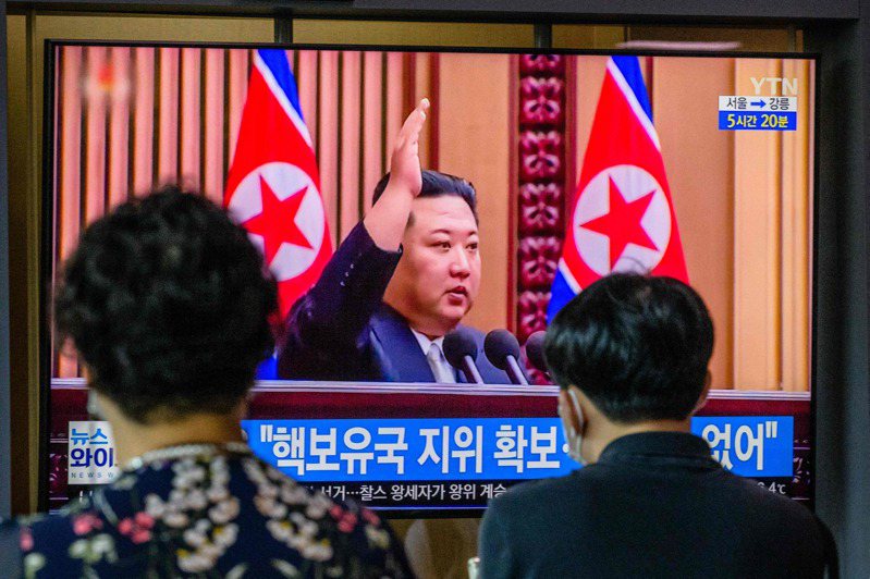 北韩官媒「朝鲜中央通讯社」10日表示领导人金正恩已经视察战术核武器部队的军事训练，时机正值美国和南韩正在东海进行大规模联合海军演习之际。法新社(photo:UDN)