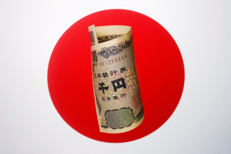 日本首相岸田文雄宣布，为缓和高物价与日圆贬值带来的冲击，政府提出支出规模约39兆日圆的「综合经济对策」振兴方案。路透社(photo:UDN)