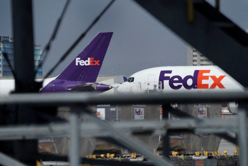 联邦快递（FedEx）已採削减成本的措施，例如减少部分货机航班，让一些飞机停飞。路透(photo:UDN)