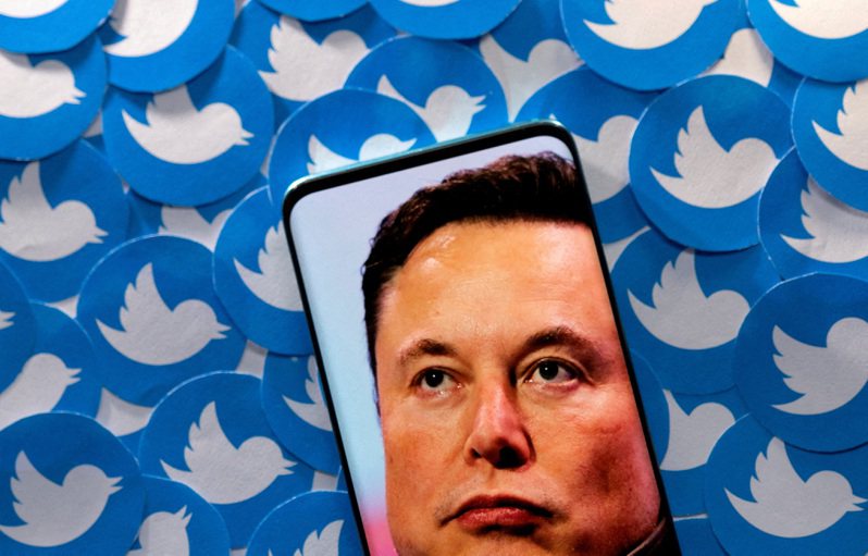 全球首富马斯克入主推特后一直称自己为「言论自由的绝对主义者」，不过近日一位公开在社群媒体上批评他的推特工程师却遭到解雇。美联社(photo:UDN)