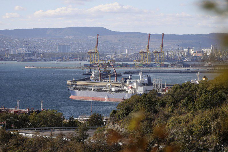 russels Playbook报导，欧盟正商讨与七国集团（G7）一致，把海运俄油价格上限定为每桶65美元至70美元。美联社(photo:UDN)