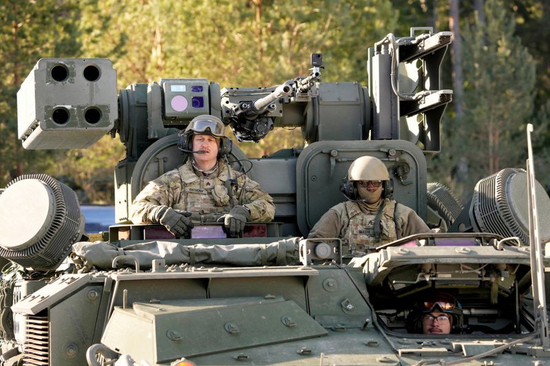 美国对台军售的交货积压逼近190亿美元。图为美军装甲车配备刺针飞弹。路透(photo:UDN)