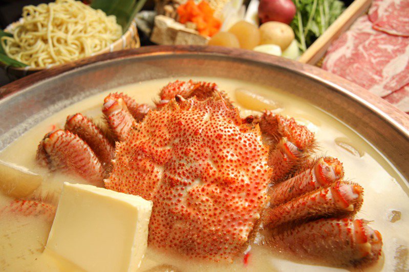 三燔本家推出時令限定料理「北海道毛蟹奶油味噌鍋」。圖／晶華酒店提供