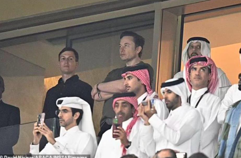 特斯拉执行长马斯克（Elon Musk）和前白宫资深顾问、川普女婿库许纳（Jared Kushner）并肩站在贵宾席看世足冠军赛，让外界不禁好奇两人有何关系。截自推特(photo:UDN)