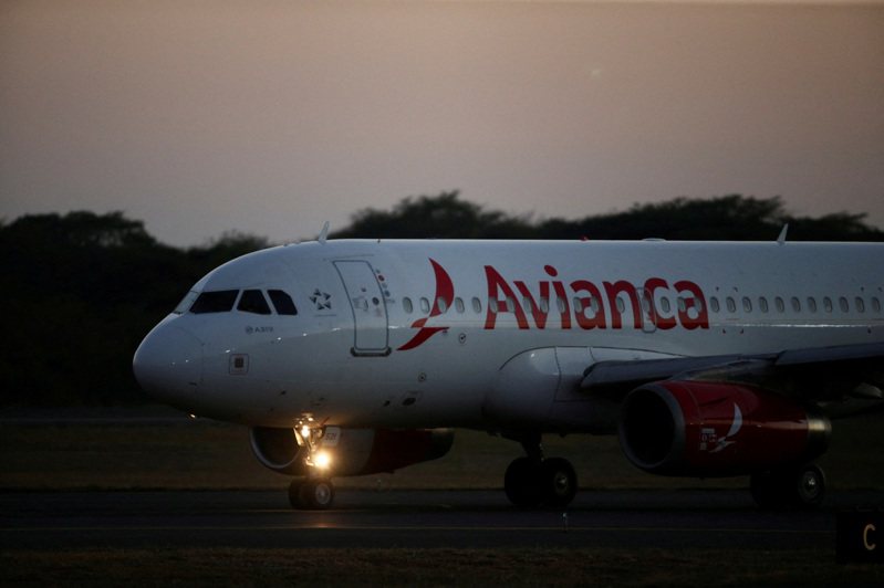 哥伦比亚航空公司（Avianca Airliner）一架客机在首都波哥大进行保养时，在机轮舱内发现两个年轻人的尸体。 （图／资料照，非新闻事件班机） 路透社(photo:UDN)