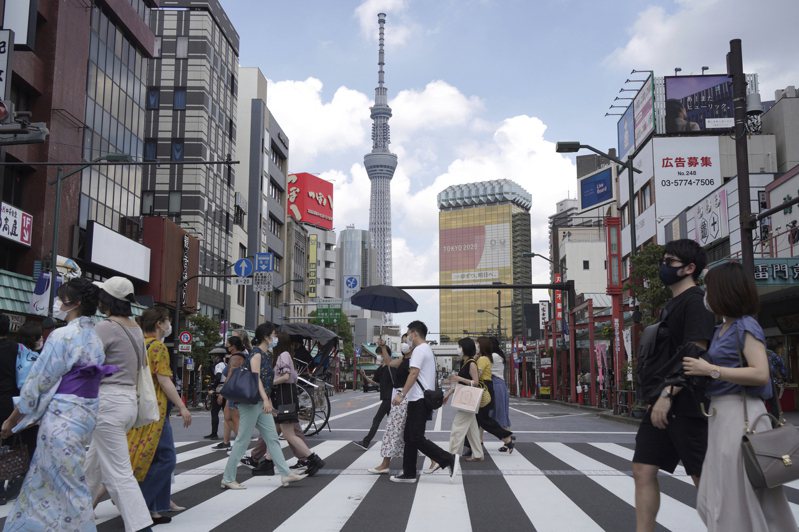 日本街頭上的陸客數量跟當年比，幾乎連零頭都不到。圖／美聯社