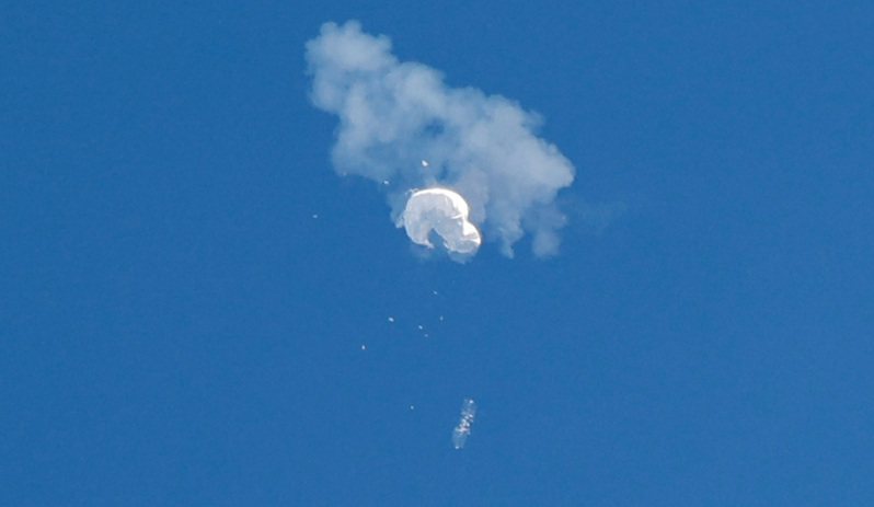 空军战斗机已于2023年2月 4 日星期六在卡罗来纳州海岸击落了疑似中国间谍气球。（路透）(photo:UDN)