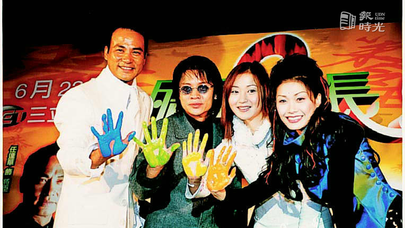任達華(左起)、張慧儀、萬綺雯、尹天照來台出席三立「殭屍探長2」記者會。圖／聯合報系資料照（2000/06/22　張哲鳴攝影）
