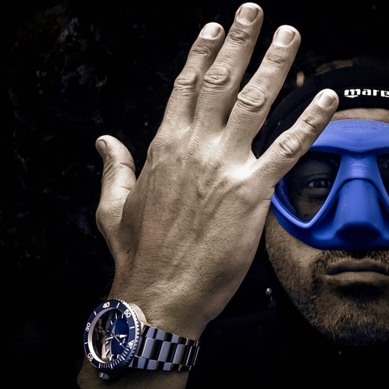 自由潜水好手Miguel Lozano与ORIS「加好友」的时间已久，并不时在水下秀出他手上的ORIS腕表。图／翻摄自 IG @  miguel_apnea
