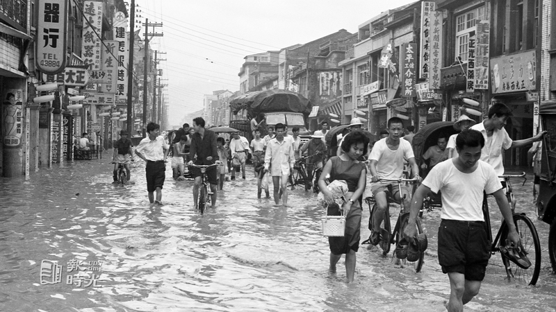 葛樂禮颱風襲台，圖為北市各處受災情景。圖／聯合報系資料照（1963/09/11　陳明輝攝影）