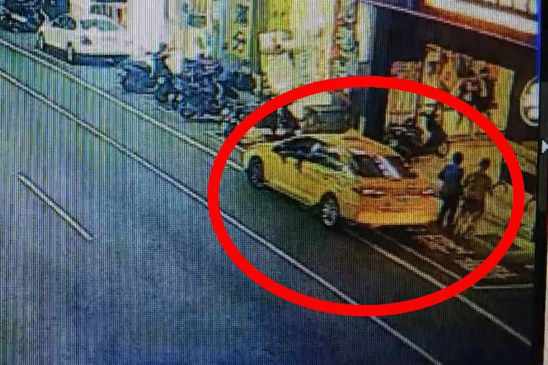 台南市警二分局據報後調閱其路口及用餐處交叉比對，迅速找到日籍老夫婦搭乘的計程車。圖／讀者提供
