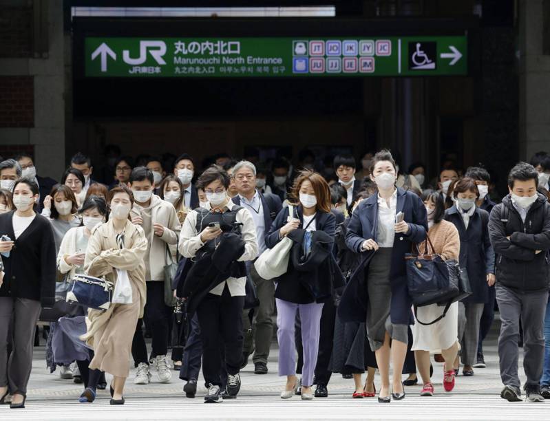 許多日本國高中生把「上班族」排在理想職業第一位。（圖／取自網路）