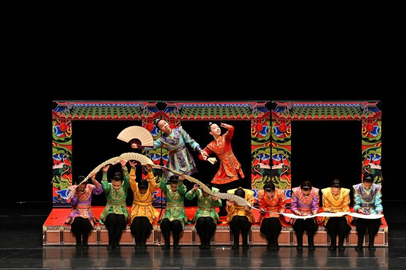 台南市中山國中獲選為今年度全國學生舞蹈比賽特優團隊展演團隊，將分別在國父紀念館、高雄衛武營國家藝術文化中心演出。圖／台南市教育局提供