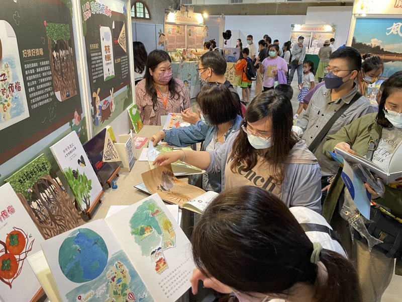 新竹市環保局宣布2023年新竹市環境教育繪本徵選活動開跑，今年以淨零綠生活「低碳飲食」與環境教育為主題，鼓勵民眾輔以簡單文字創作繪本。圖／竹市府提供
