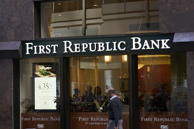 第一共和银行传将很快被监管当局接管，至少有三家大银行为竞购其部分或全部资产出价。美联社(photo:UDN)