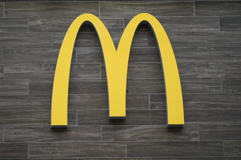 連鎖速食巨擘麥當勞的黃色「M」字形商標。美聯社