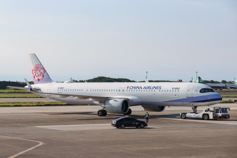 華航CI076羅馬-台北班機因無法取得合規認證的氧氣瓶及填充，安排旅客陸續改由其他航班返台。示意圖。本報資料照片