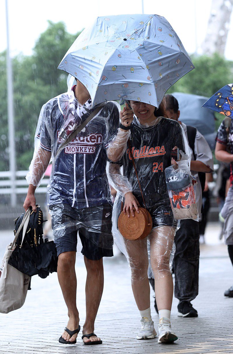 天氣風險公司天氣分析師吳聖宇指出，下波梅雨鋒面周日母親節通過快閃，北台會再轉涼，周六就會慢慢降雨，天氣開始變差。本報資料照
