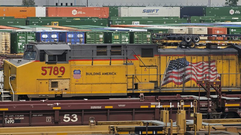 美國官員表示一批多達60000磅（約27.2噸）的硝酸銨今年4月本應從懷俄明州藉由火車運往加州，沒想到竟「不翼而飛」、至今仍未找到。美聯社