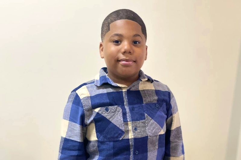 美国密西西比州11岁男孩穆里日前打911报警通报家庭纷争事件以保护母亲，未料遭到上门警员开枪。美联社(photo:UDN)