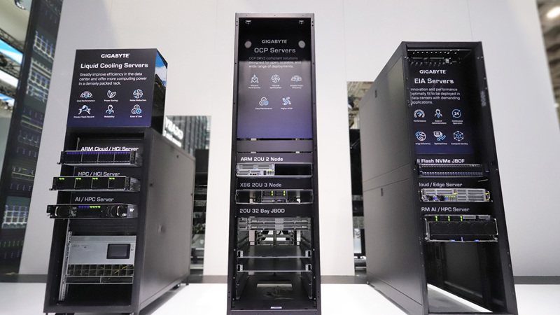 技嘉在COMPUTEX展出AI超級晶片伺服器，迎合高速運算強勁需求。圖/技嘉提供