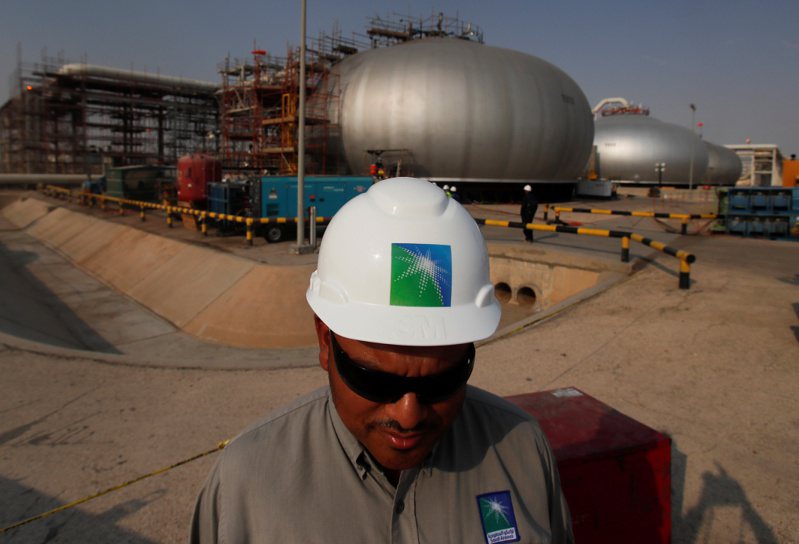 路透最新調查顯示，沙烏地阿拉伯國家石油公司（Saudi Aramco）預料將調降7月銷往亞洲的原油價格。路透