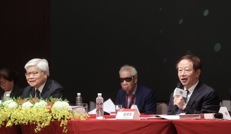 台積電昨天舉行股東會，董事長劉德音（右）、總裁魏哲家（左）出席。記者曾吉松／攝影