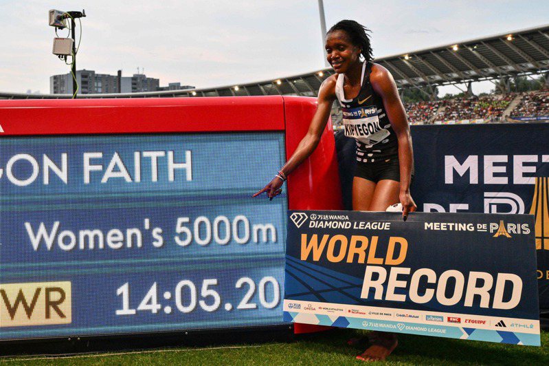 肯亞中長跑好手基皮耶貢打破女子1500公尺世界紀錄僅一週後，今天在她已8年沒有參賽的5000公尺，出乎意料地再刷新世界紀錄。 法新社