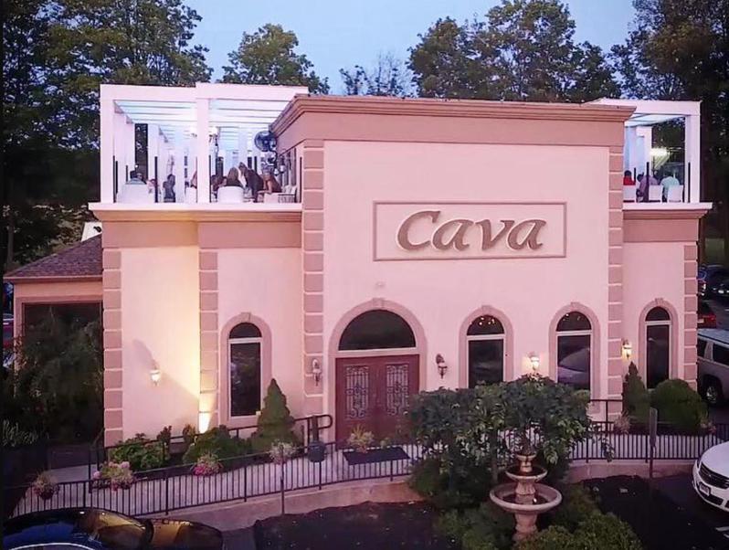 連鎖餐廳卡瓦的股價在上市首日飆漲幾乎一倍。擷自臉書@Cava Restaurant
